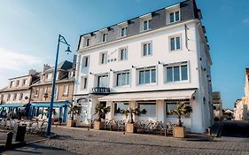 Le Grand Hôtel de la Marine face à la mer