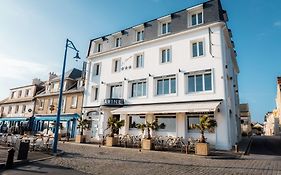 Le Grand Hôtel de la Marine face à la mer